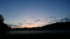 Sonnenaufgang am See von Sardent