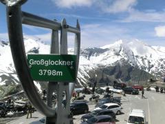 Mehr Informationen zu "Auf dem höchsten befahrbaren Punkt der Alpen..."