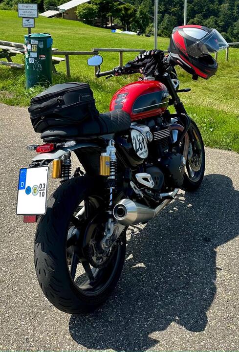 Speed Twin 1200_Evotech Kennzeichenhalterung.jpg